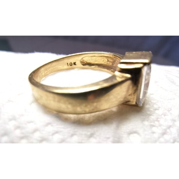 Vintage 10K Yellow Gold Ring w/ Princess Cut Clear Stone – Signed RC Size 4 - Picture 5 of 16